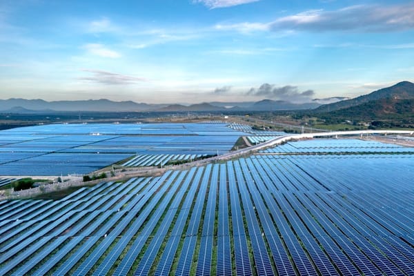 亚洲可再生能源投资创纪录：光伏装机量占全球七成